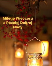 Lampka na drzewie miłego wieczoru